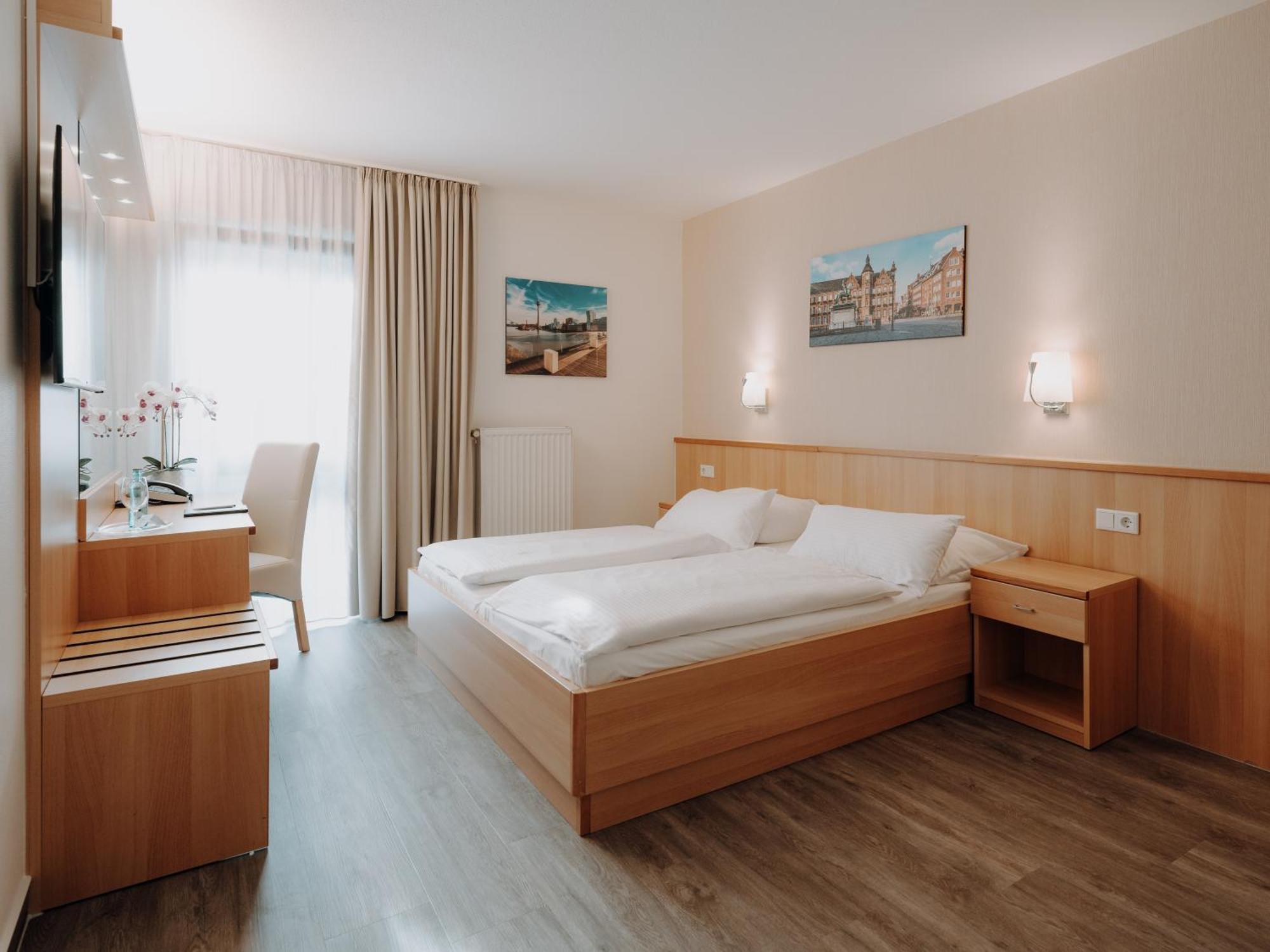 Hotel Am Wald Monheim am Rhein Exterior photo